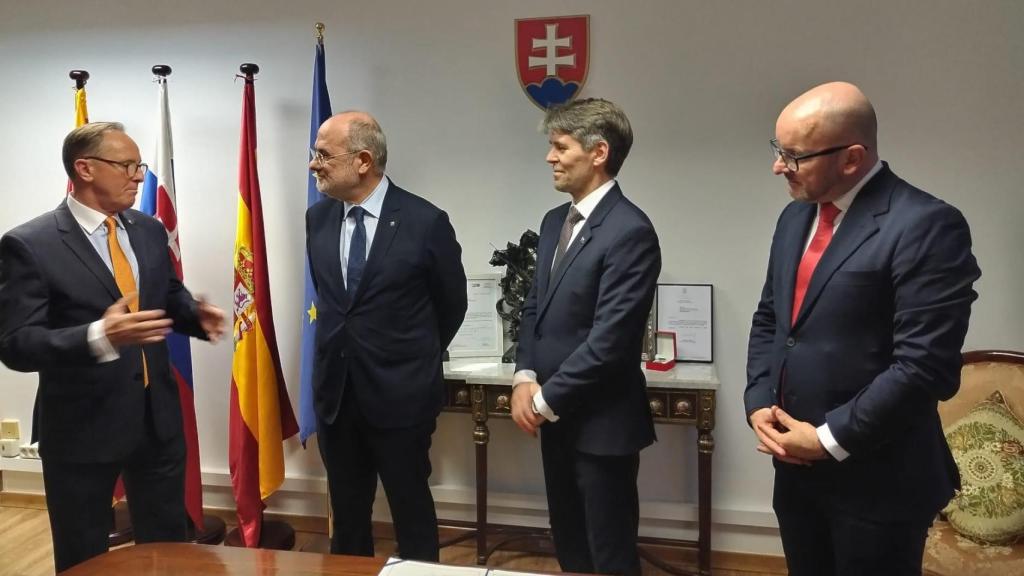 Repreentación diplomática en el consulado de Eslovaquia