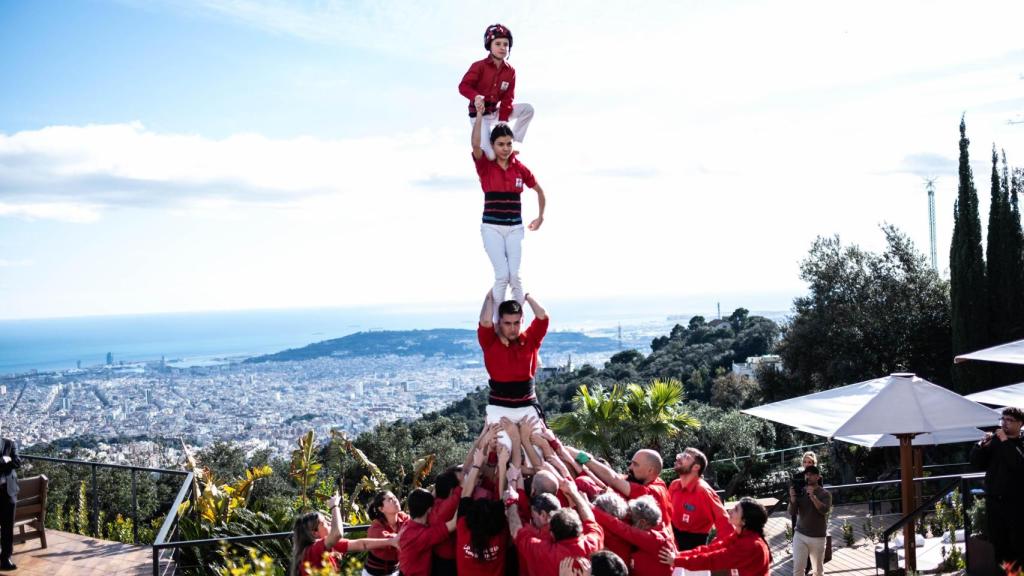 Castellers en la inauguración del hotel METT Barcelona