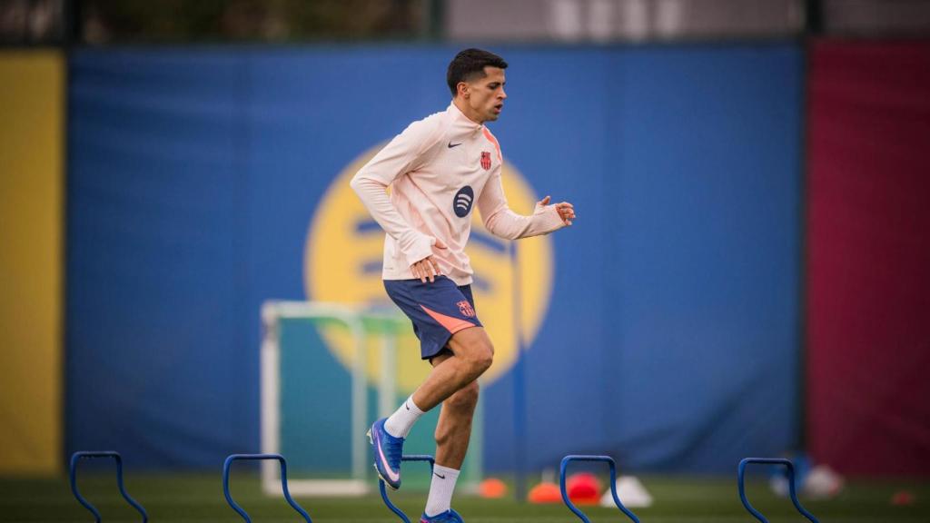 Joao Cancelo s'entrena abans de l'Elx-Barça