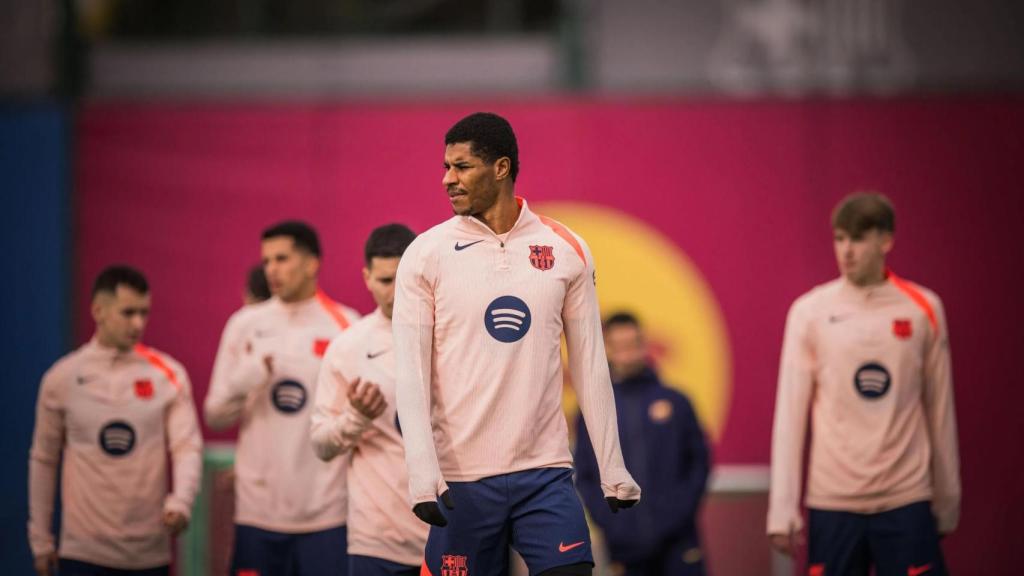 Marcus Rashford se entrena antes del Elche-Barça