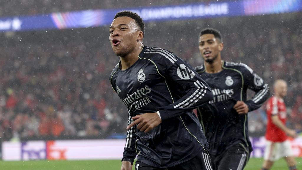 Kylian Mbappé celebra su primer gol en el Benfica-Real Madrid de la Champions League