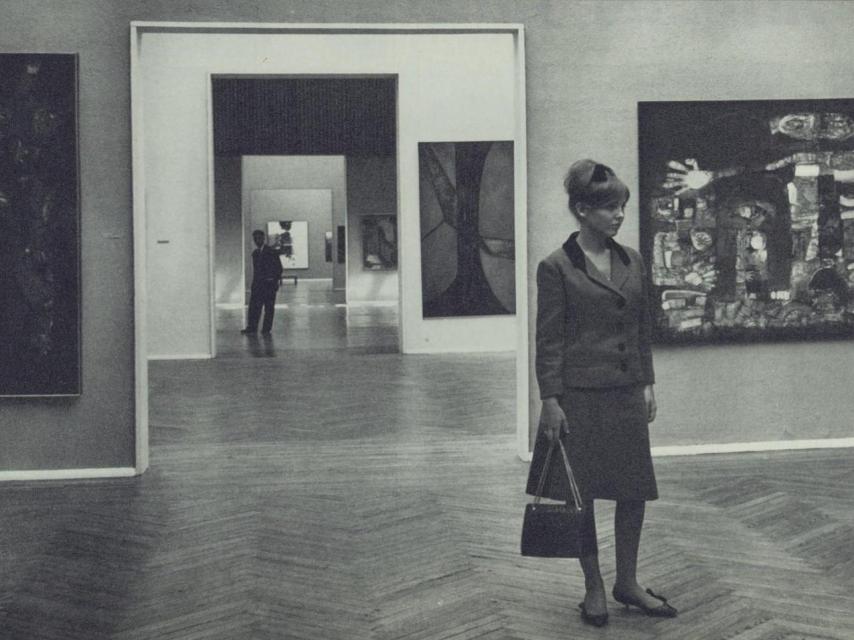 L'actriu Paloma Valdés, fotografiada per la revista ‘Mundo Hispánico’ a l'exposició ‘Arte de América y España’, el 1963.