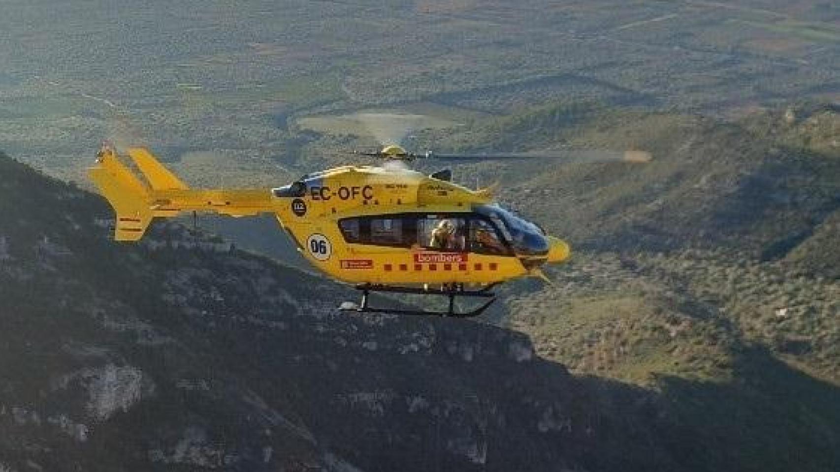 Un helicóptero de los bomberos