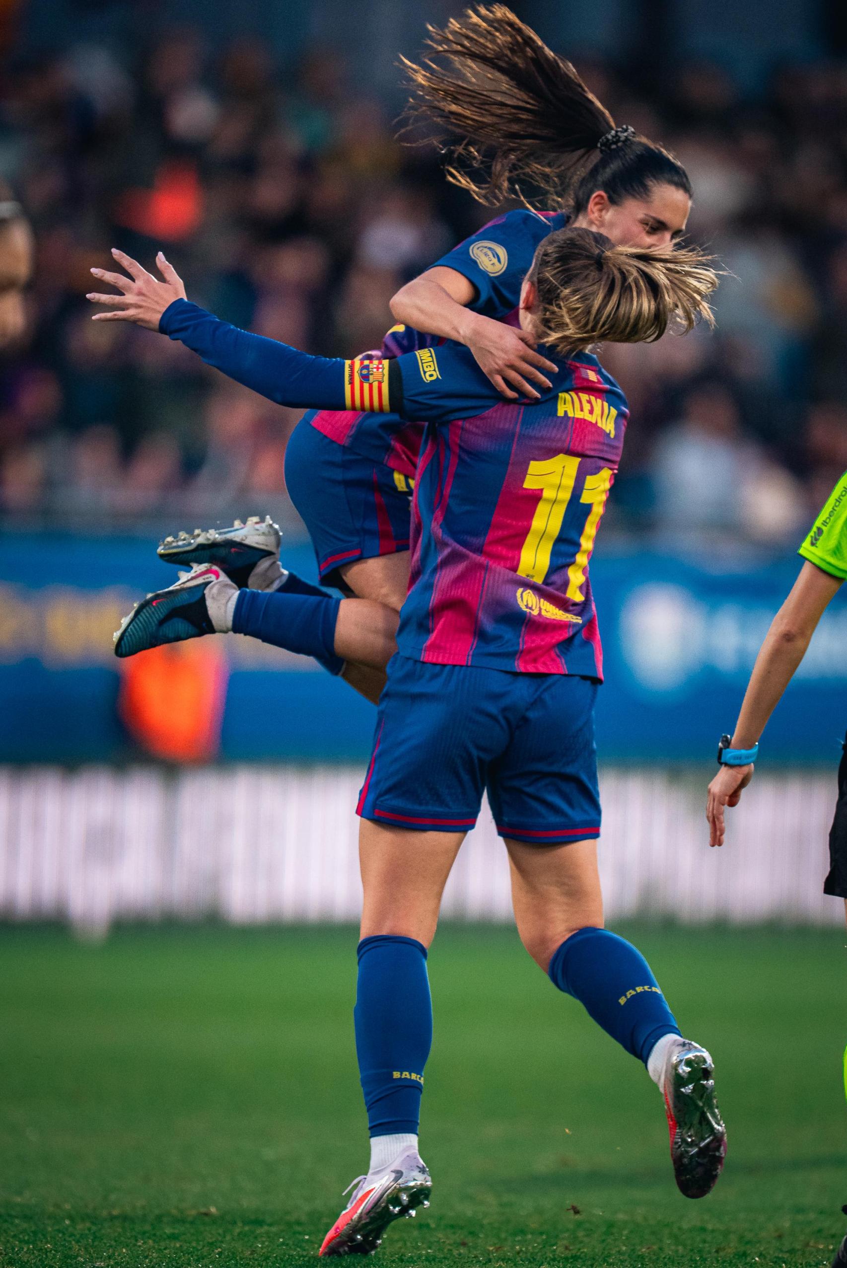 Kika Nazareth celebra su doblete en el Barça Femenino-Sevilla con Alexia Putellas