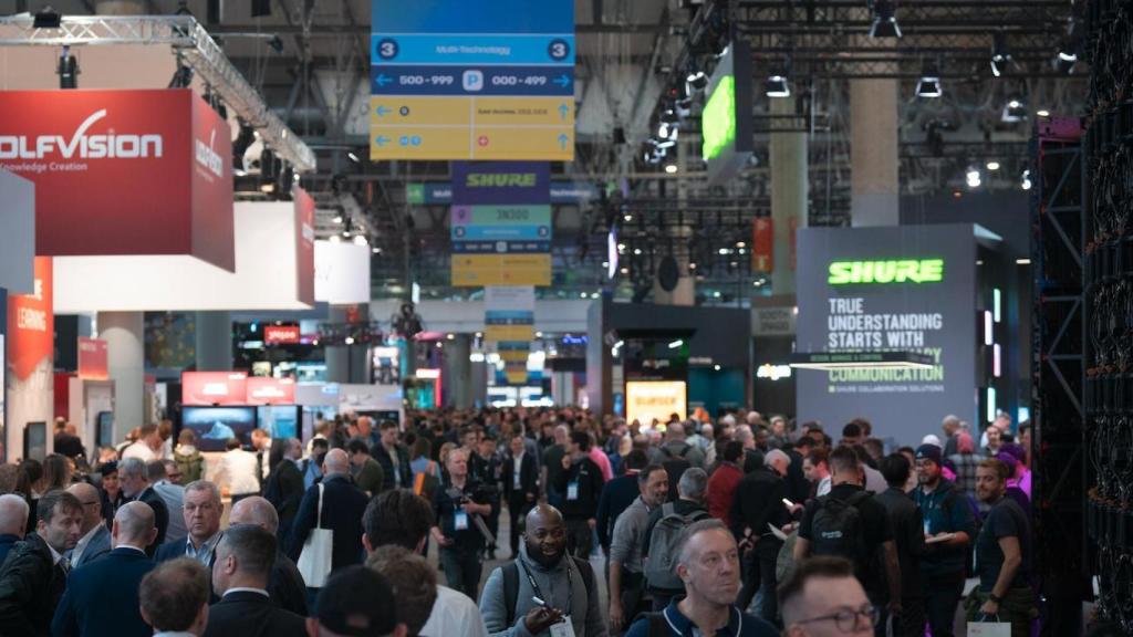 Visitantes de la edición 2025 de la feria del sector audiovisual ISE