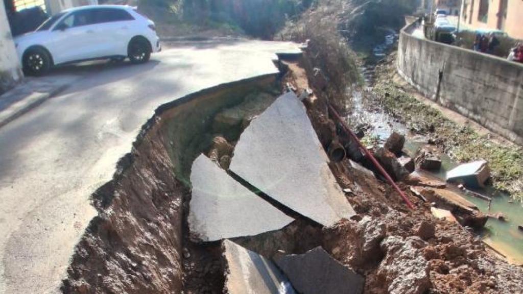 Hundimiento de la calle Pla de la Coma, en Anglès (Girona)