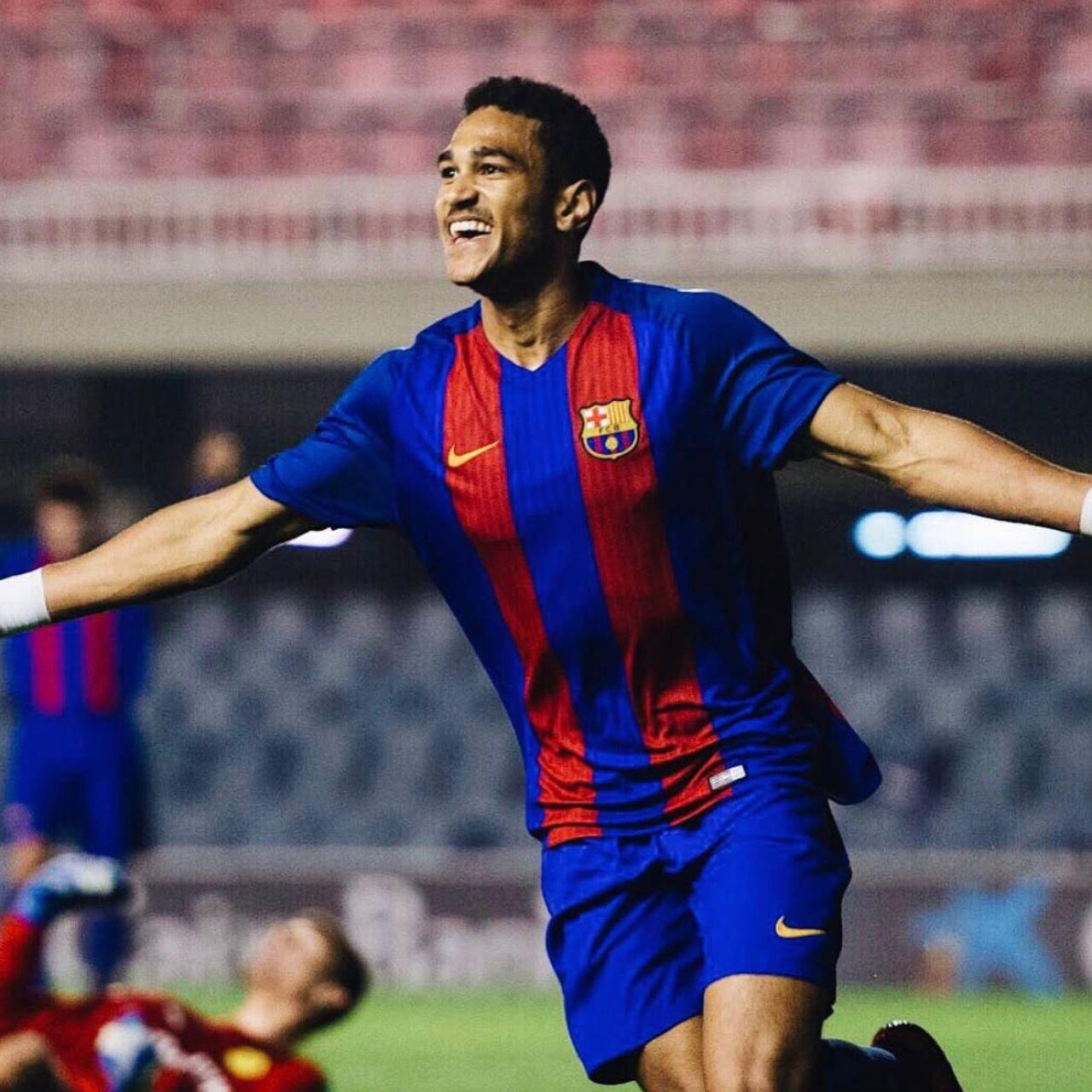 Jordi Mboula en un partido con el Barça B