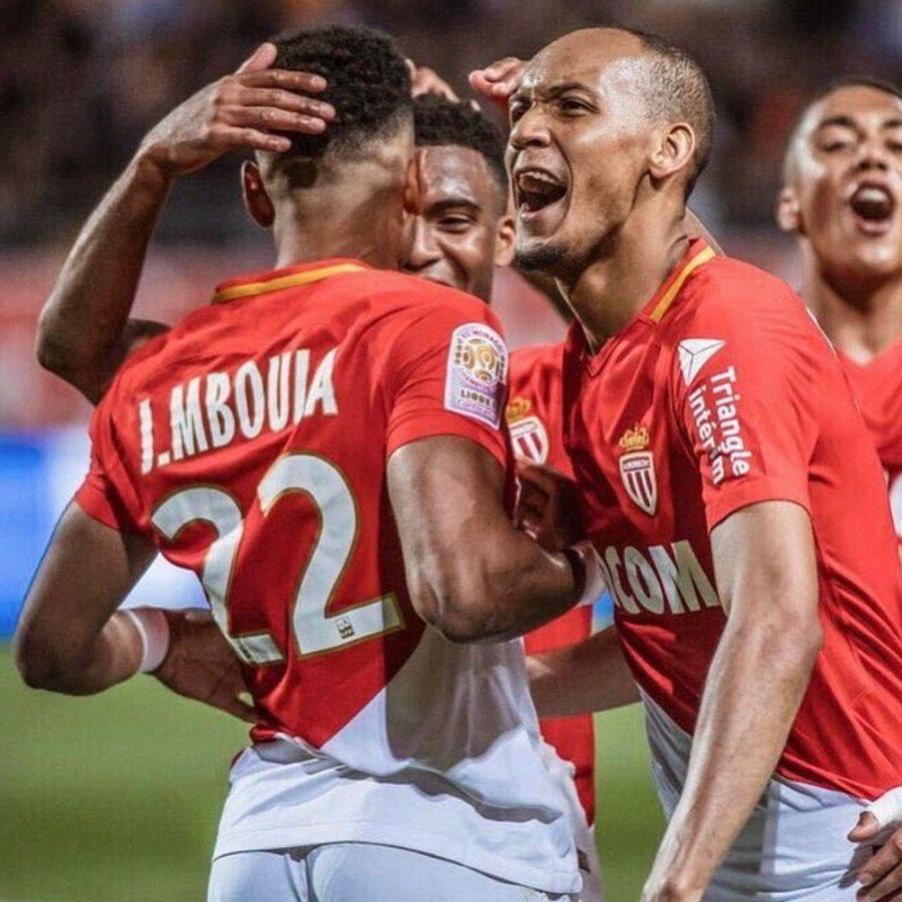 Jordi Mboula y Fabinho celebran un gol con el AS Monaco