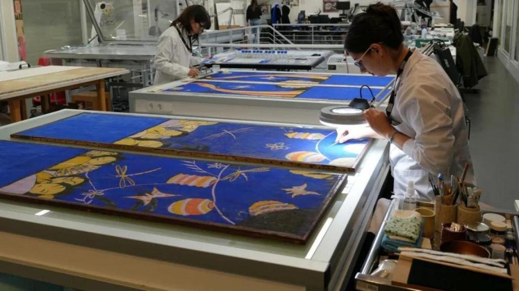 Trabajos de restauración del 'Biombo 1923' de Salvador Dalí