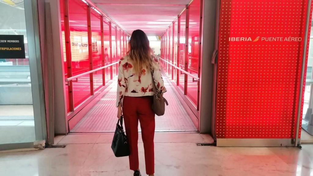 Una viajera 'business', en el Puente Aéreo