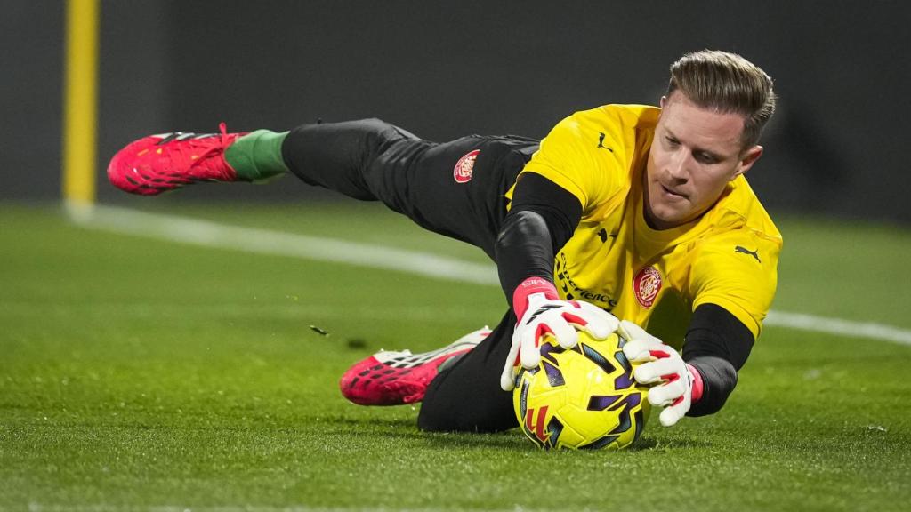 Ter Stegen detiene un balón en el calentamiento del Girona-Getafe