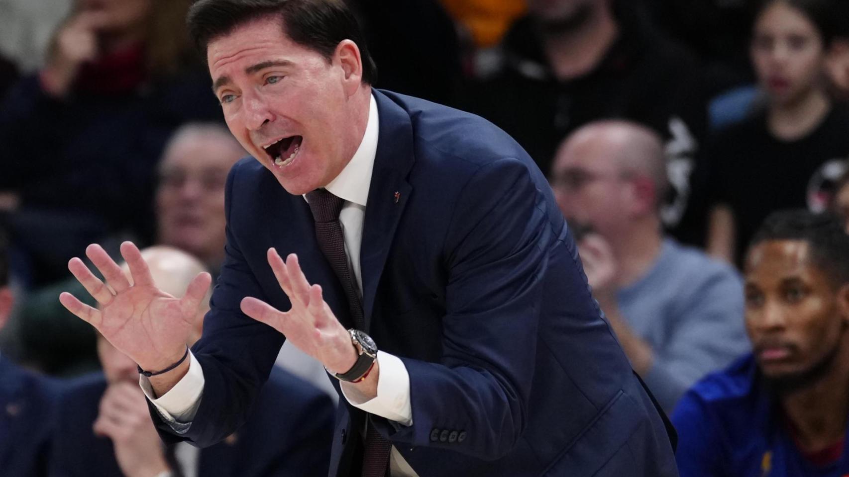 Xavi Pascual, enojado en el partido entre el Barça y el Fenerbahce