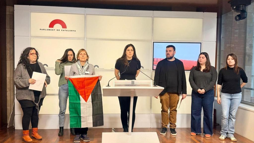 Rueda de prensa de ERC, Comuns y CUP en el Parlament junto a representantes de entidades en apoyo de Palestina