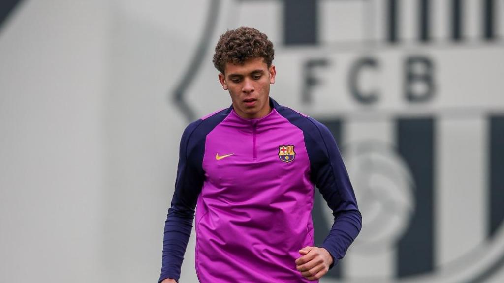 Hamza Abdelkarim en su primer entrenamiento con el Barça B