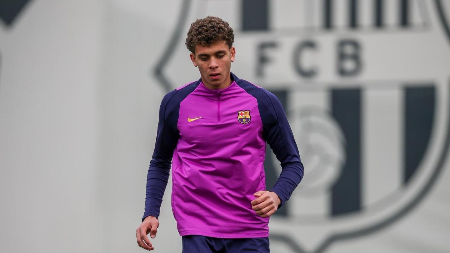 Hamza Abdelkarim en su primer entrenamiento con el Barça B