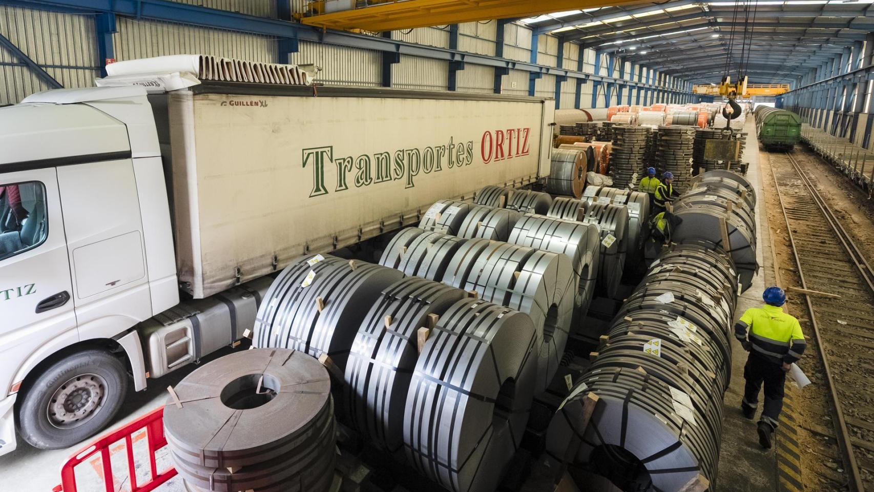 Los cortes ferroviarios en Cataluña mantienen bloqueadas 24.000 toneladas de acero en Portbou (Girona)