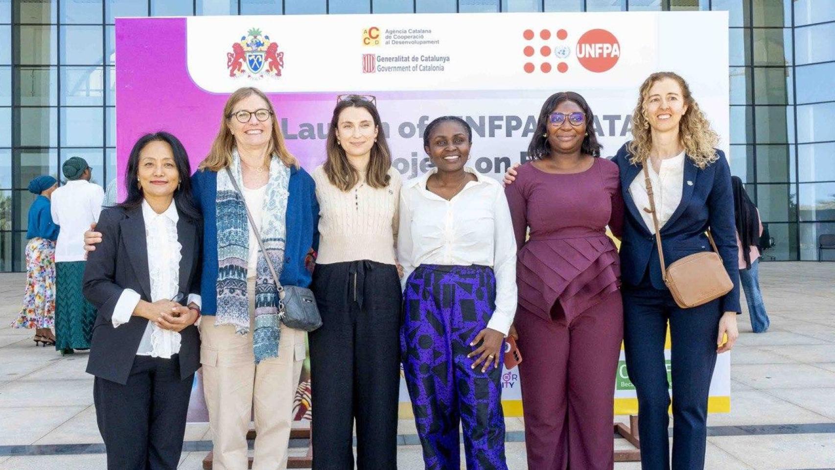 Varias representantes del proyecto catalán de colaboración con Gambia para acabar con la mutilación genital femenina
