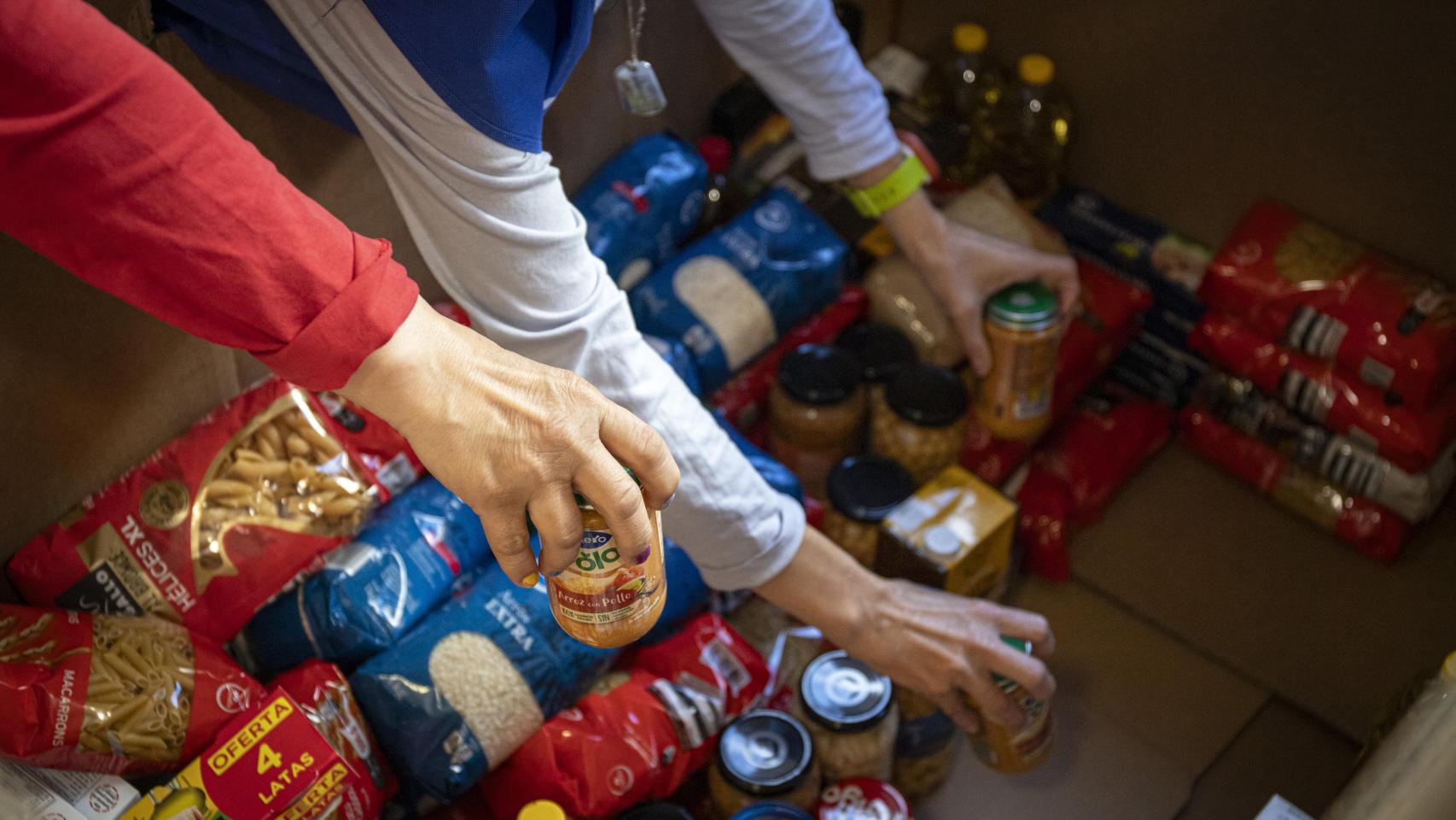 Donación de comida al banco de alimentos
