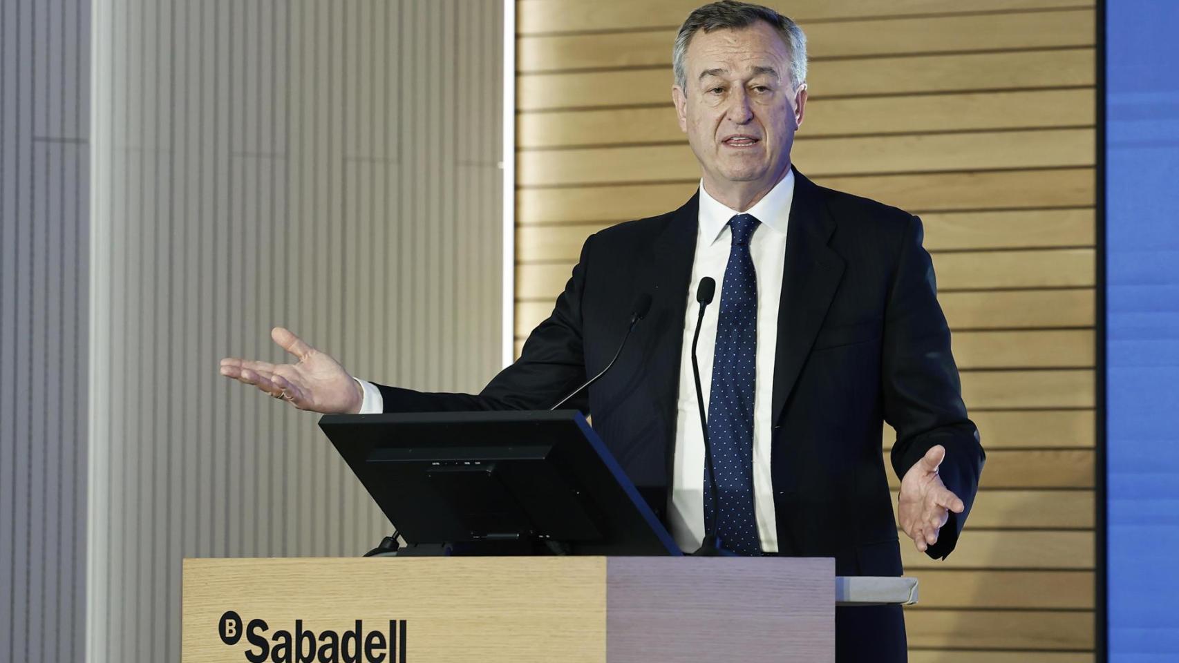 El consejero delegado del Banco Sabadell, César González-Bueno, durante la rueda de prensa ofrecida este viernes para presentar los resultados de 2025