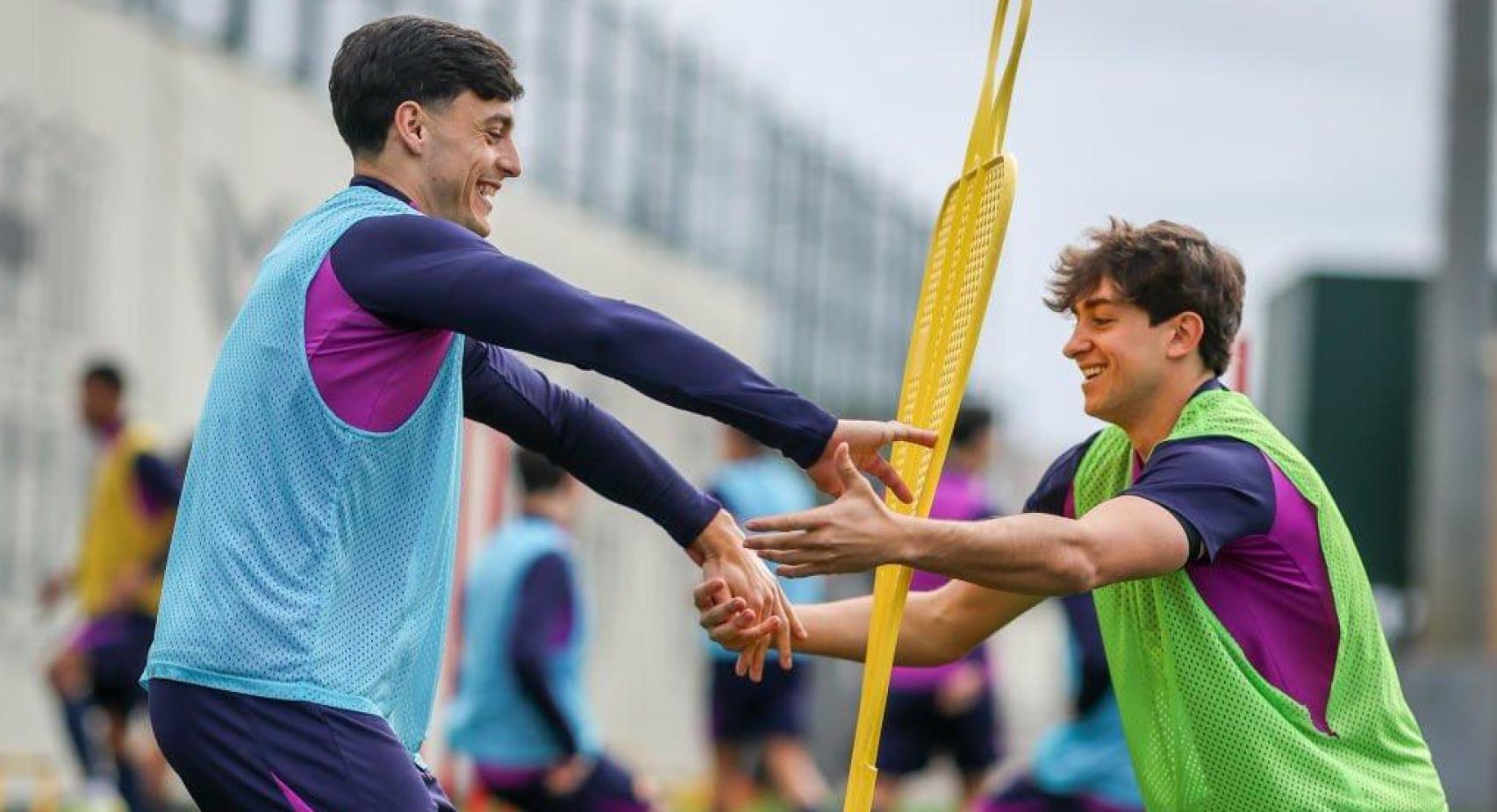 Joaquín Delgado y Alexis Olmedo, en un entrenamiento con el Barça B