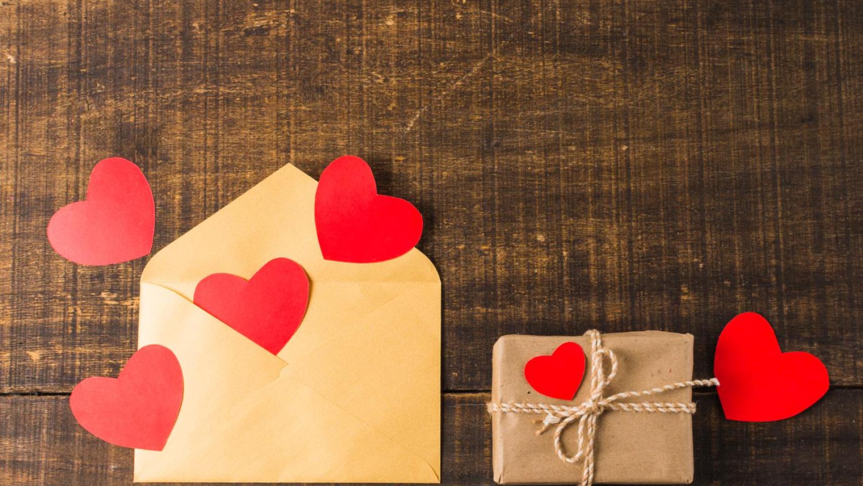 Carta anónima con corazones