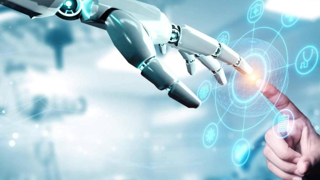 Mano artificial y natural tocándose