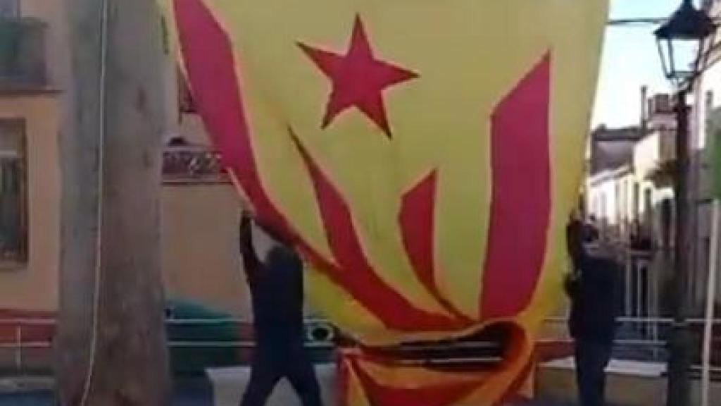 Intento de boicoteo de una carpa de Vox en Arenys