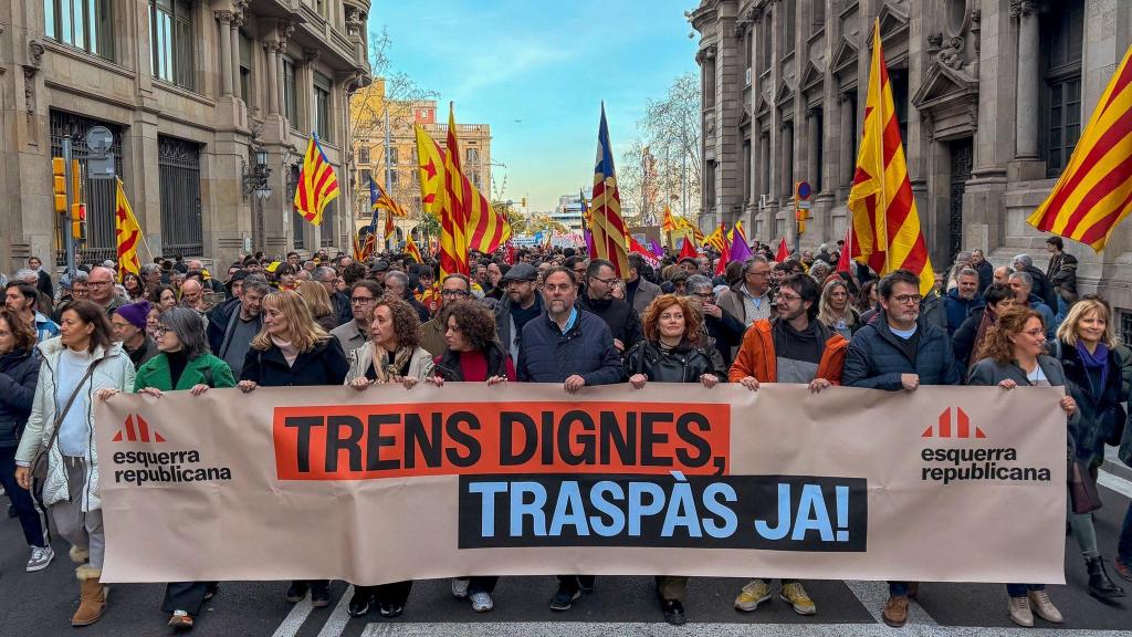 Oriol Junqueras y altos cargos de ERC, durante la manifestación contra el caos de Rodalies