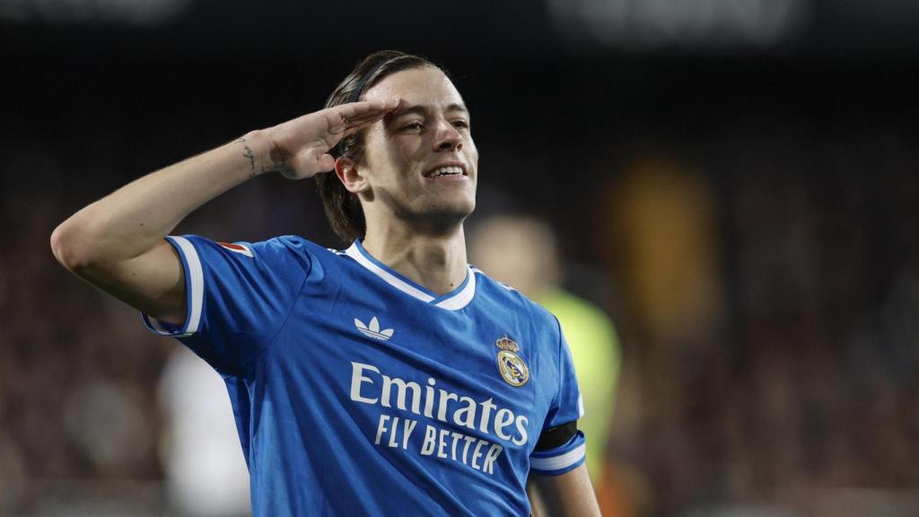 Álvaro Carreras festeja su gol en el Valencia-Real Madrid