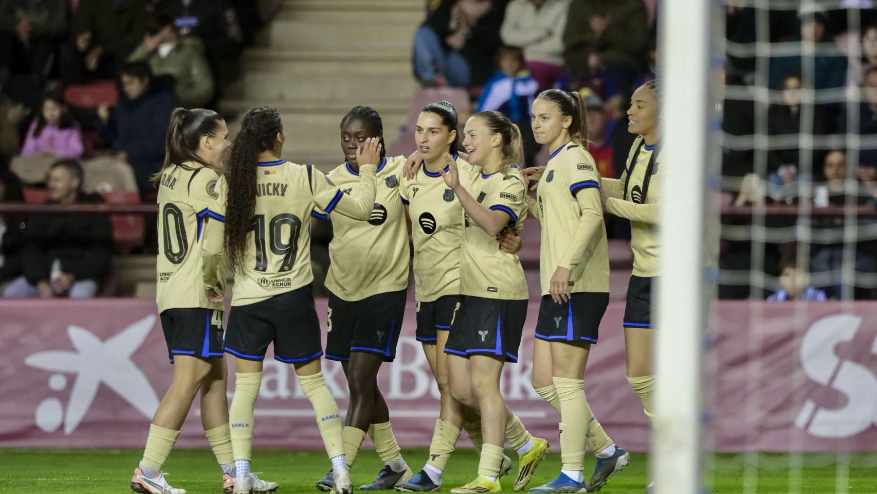 Las jugadoras del Barça Femenino celebran un gol contra el DUX Logroño