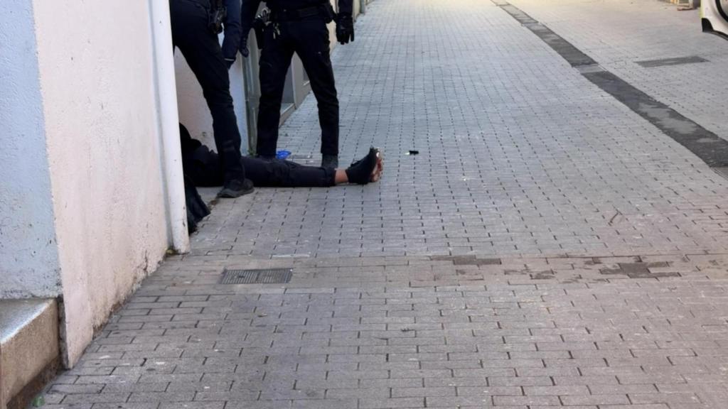 Los agentes apartaron al menor para identificarlo