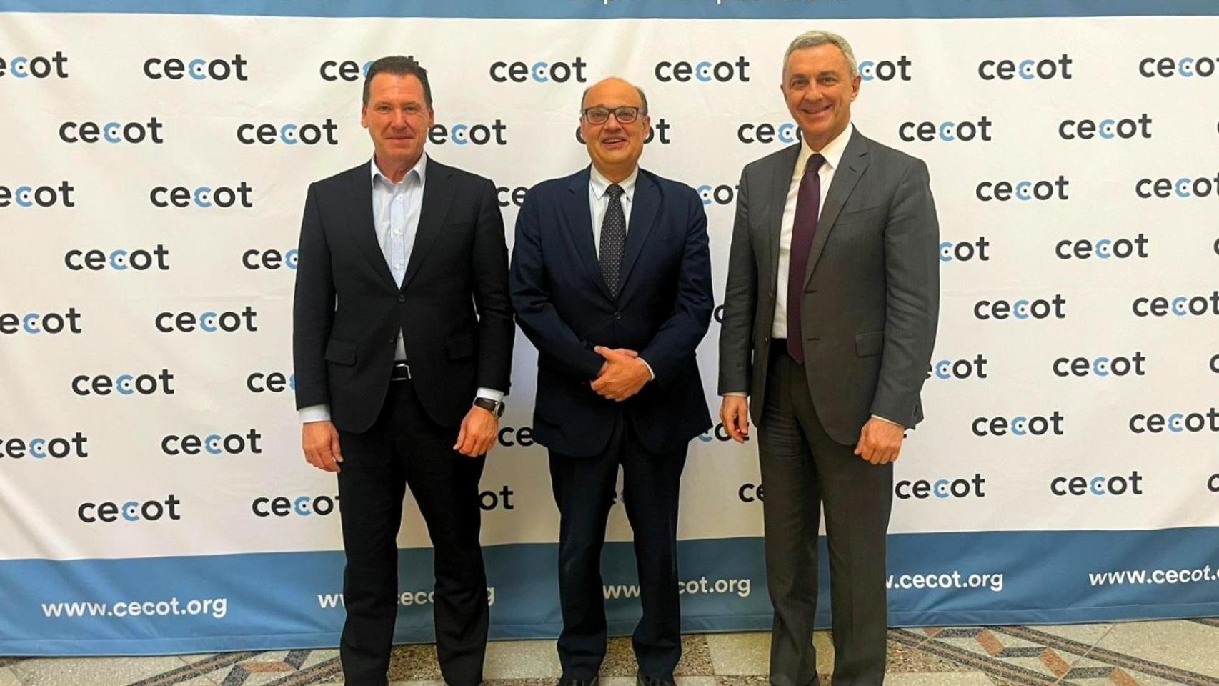 Imagen del encuentro en el que se ha renovado la colaboración entre Cecot y BBVA