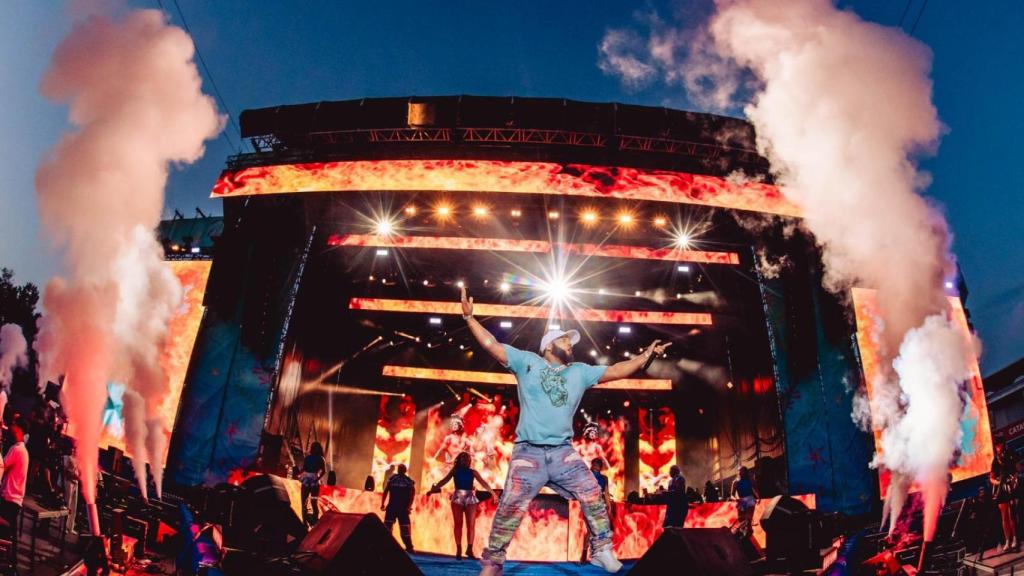 Fotografía de uno de los conciertos del Reggaeton Beach Festival