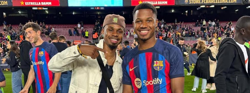 Ansu Fati, amb el seu germà 'Fatinyo Jr' en la celebració de la conquesta de la Lliga 2022-23