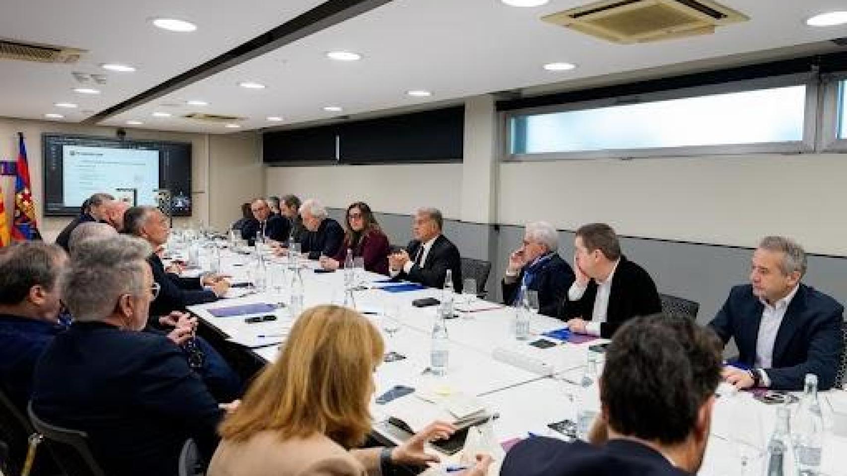 Laporta dimite e inicia la carrera para ser reelegido presidente del Barça en las elecciones del 15 de marzo