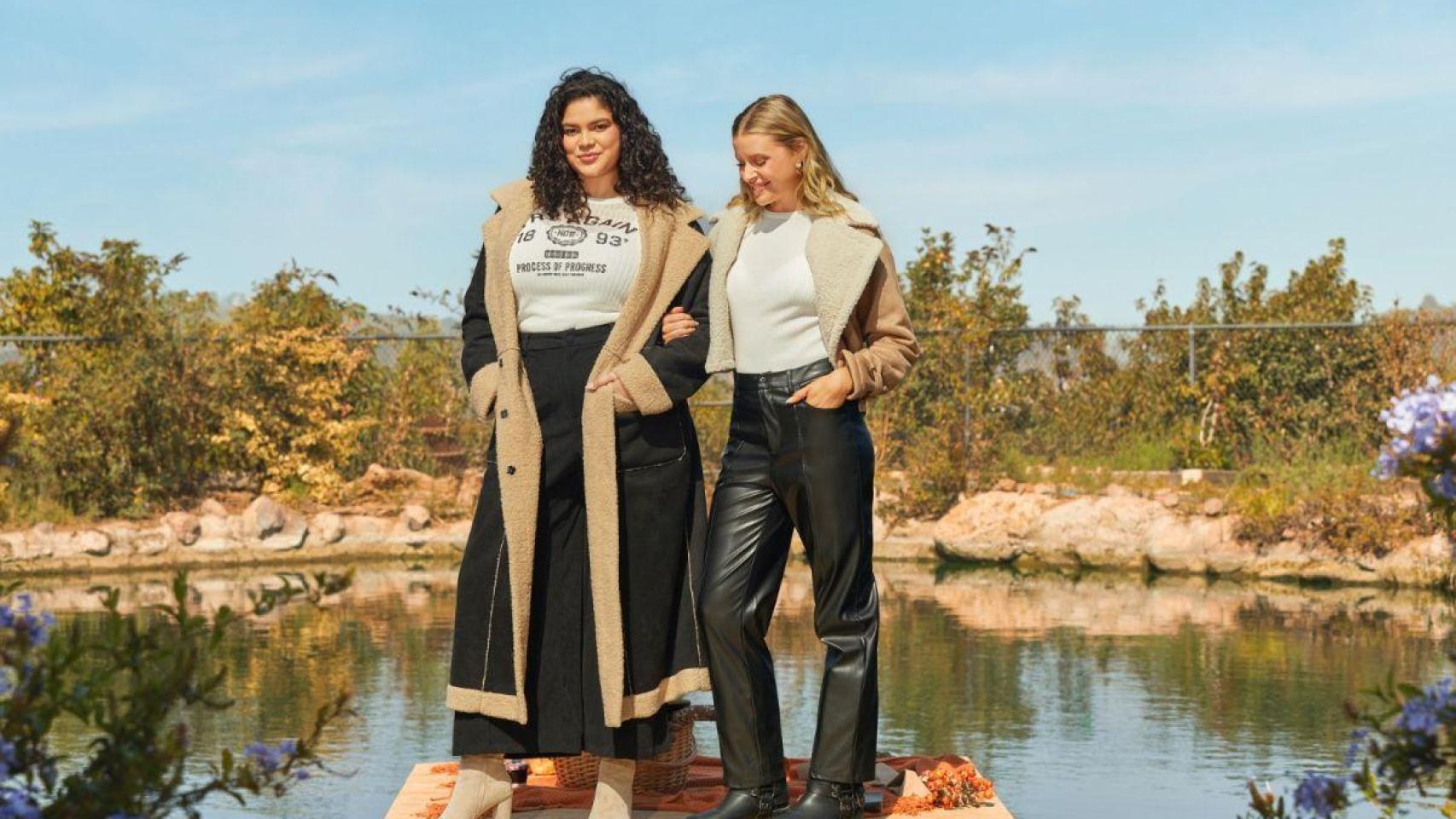 Fotografía de archivo de dos modelos posando