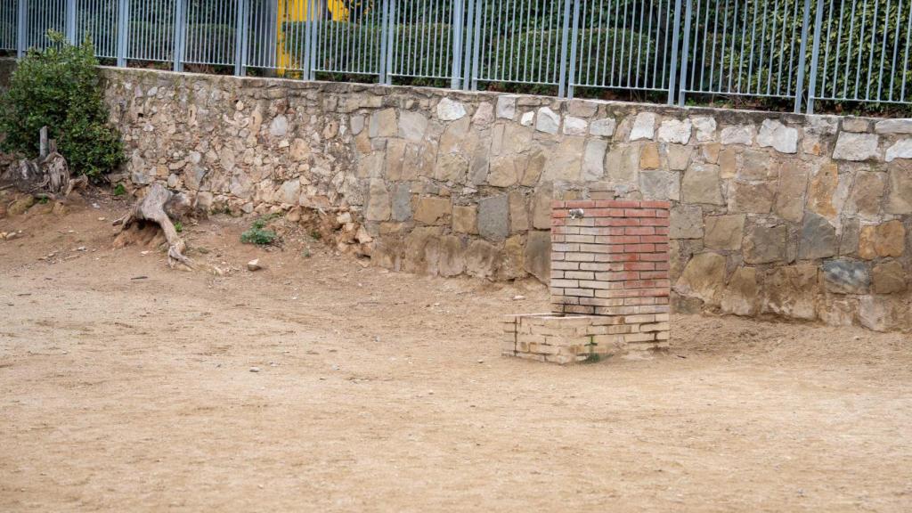 La 'polèmica' font del pipican de Sarrià, ara funcionant