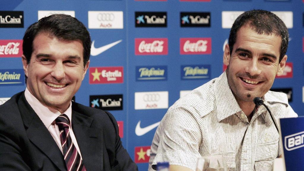 Joan Laporta, junto a Pep Guardiola, en una rueda de prensa en 2008
