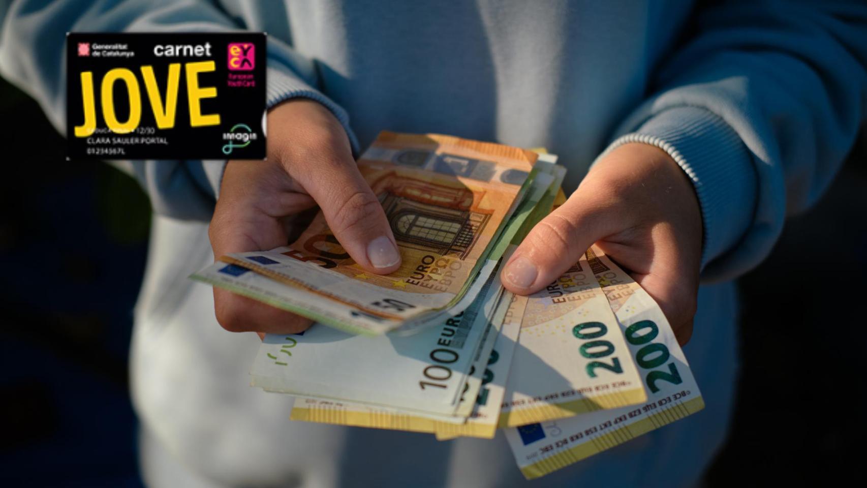 Un joven cuenta su dinero y al lado está el Carnet Jove