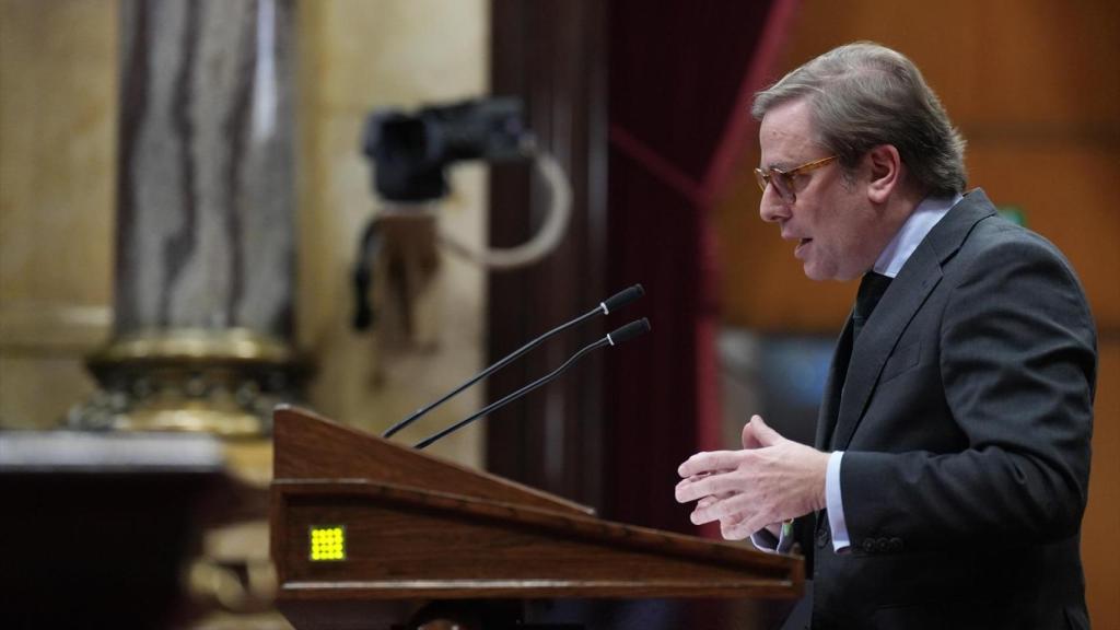 El diputado de Vox, Joan Garriga, durante un pleno en el Parlament de Cataluña, a 10 de febrero de 2026, en Barcelona