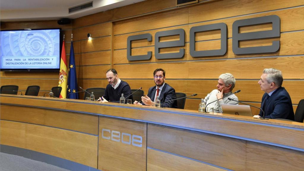 Presentación del informe en la sede de la Confederación Española de Organizaciones Empresariales (CEOE)