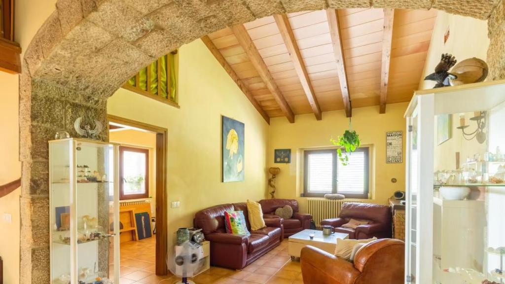 Salón de una casa rústica