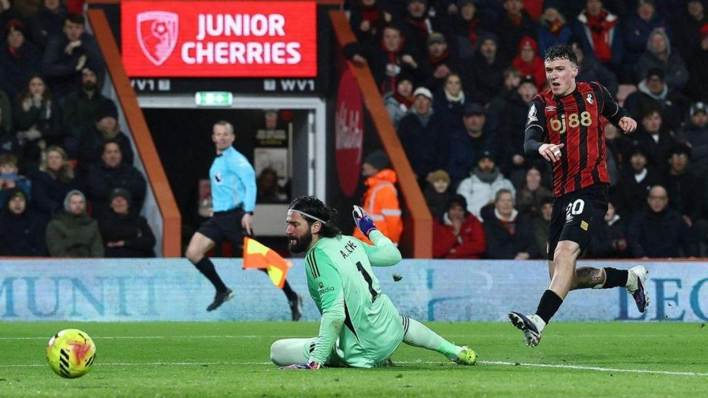 Álex Jiménez marca el seu primer gol a la Premier League amb el Bournemouth