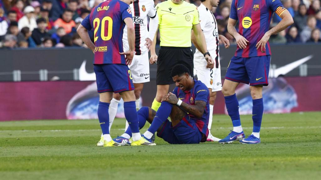Marcus Rashford se duele de la rodilla izquierda ante el Mallorca