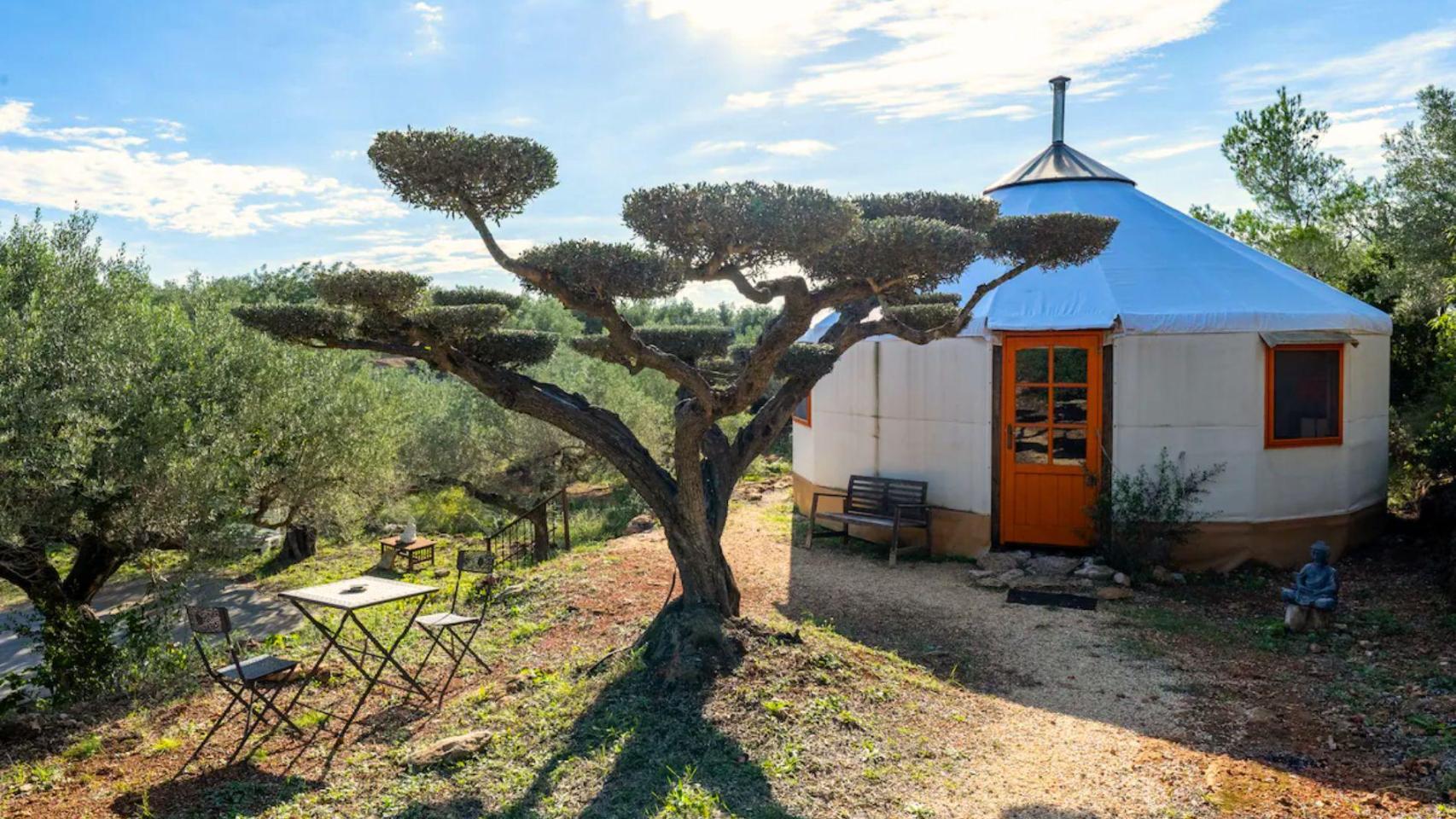 El hotel más curioso de Cataluña, según National Geographic, el Yurta Mongola Delta del Ebro