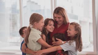 Madre con hijos / Freepik