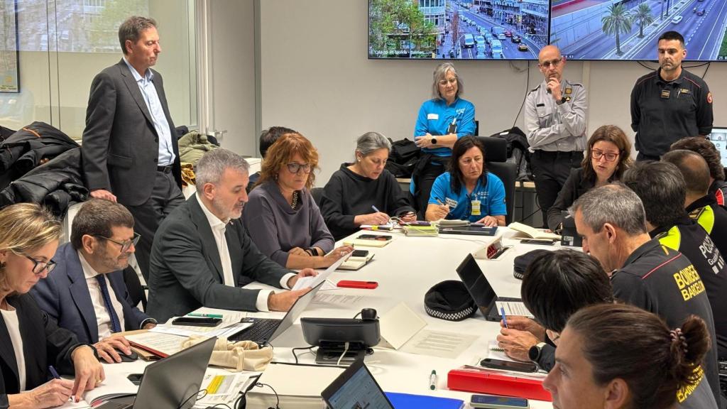 Collboni preside la reunión del CECOR junto a los tenientes de alcalde Laia Bonet y Albert Batlle