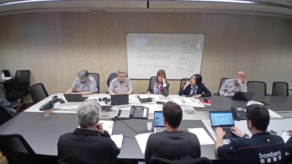 Imagen de una reunión de seguimiento del temporal con la 'consellera' Núria Parlon