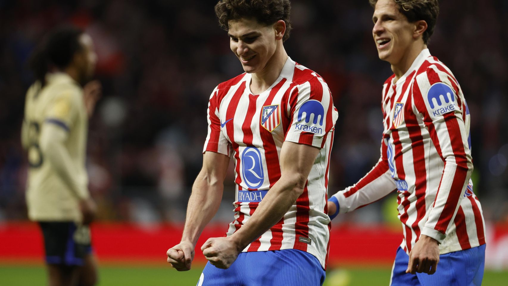 Julián Álvarez celebra su gol contra el Barça en la Copa del Rey