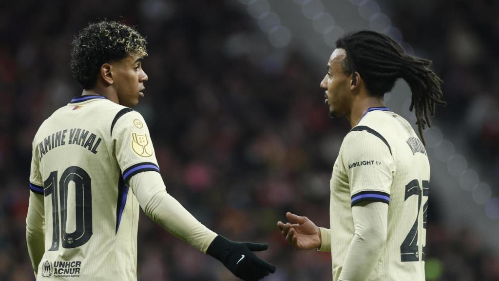 Lamine i Koundé, després d'un gol de l'Atlètic